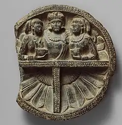 Noble et deux femmes. 15.6 cm. Ier siècle EC.  MET