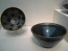 Bols à thé, dynastie des Song, glaçure à l'oxyde de fer « œil de perdrix » et « fourrure de lièvre ». Freer and Sackler Galleries, Washington D.C.