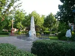 Croix et monument aux morts