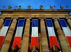 Strasbourg, pavoisement du 11 novembre 2012 sur l’Opéra du Rhin.