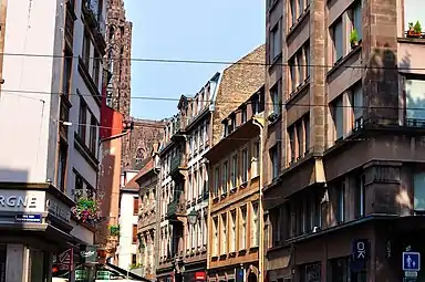 À droite, les nos 5, 7, 9 et 11 et l'angle avec la rue de la Division-Leclerc.