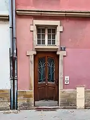 Porte du no 11.