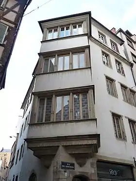 Maisonfaçade avec oriel