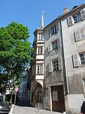 Maisonfaçade, escalier à vis