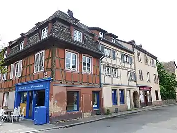 Angle de la rue de l'Académie (à droite) et de la place Saint-Nicolas-aux-Ondes.
