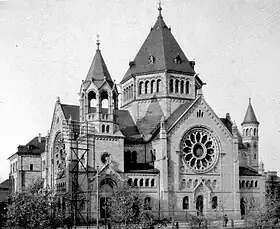 Ancienne synagogue de Strasbourg (1896–1940), quai Kléber, inaugurée en 1898, pillée et incendiée par les nazis en 1940.