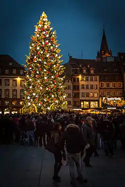 Le grand sapin de Noël de Strasbourg en 2014.