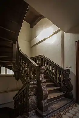 Immeublefaçades sur rue et sur cour, toiture, escalier