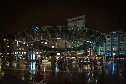 La place de l'Homme de Fer à Strasbourg vue de nuit.