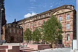 De gauche à droite : le cloître du lycée Henri-IV, le lycée Pierre-de-Fermat, le lycée Fustel-de-Coulanges.