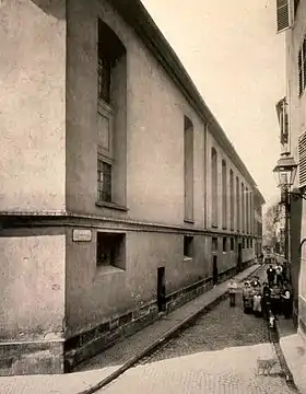 Extérieur de la synagogue vers 1890.