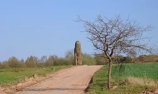 Franz Xaver Ölzant (de) : « Wolkenstein » (voie des sculptures, partie de la voie de la paix).