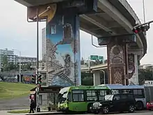 L'art urbain sur les piliers d'autoroute 440 menant vers Vieux-Québec
