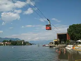 Une cabine quittant la gare de Stresa en 2009.