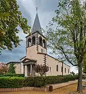 Église de Seychalles vue depuis la place de l'Église