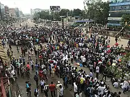 Description de l'image Students Blocked Road for safe road.jpg.