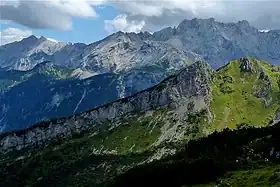 Stuibenwand, Stuibenspitze et Stuibenkopf. En arrière-plan Wettersteinkopf, Frauenalpl et Dreitorspitze (de gauche à droite).