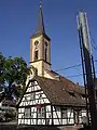 "Hermannshäusle" et l'église protestante (Michaeliskirche) à Stutensee-Blankenloch