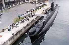 Le sous-marin musée Riachuelo S-22 au quai de l'Espaço Cultural da Marinha à Rio de Janeiro