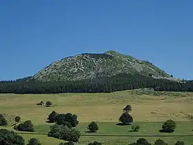 Vue de la face ouest du suc de Montfol.