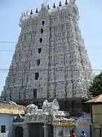 Le gopuram du temple de Thanumalayan à Suchindram.