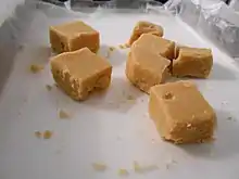 Des carrés de sucre à la crème