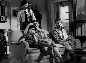 Je dois tuer (1954) : Frank Sinatra, Kim Charney, Nancy Gates et Sterling Hayden (de g. à d.)