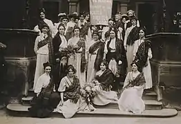Suffragettes en tartan réunies pour la libération de Mary Phillips (1908)