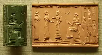 Impression de sceau-cylindre représentant une scène de présentation : Harshamer, gouverneur d'Ishkun-Sîn, est présenté au roi Ur-Namma assis sur son trône. British Museum.