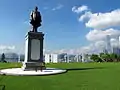 Statue de Sun Yat-sen dans le parc.