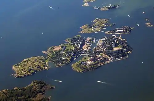 Vue aérienne des huit îles de Suomenlinna.