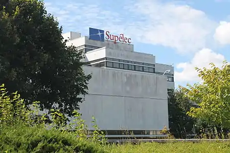 Le bâtiment principal de Supélec, dans le quartier de Moulon à Gif-sur-Yvette (Paris-Saclay).