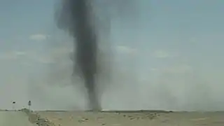 Envol de poussière de charbon (près d'une mine de charbon située en Mongolie).