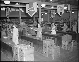 Supermarché à Oak Ridge nommé « Tulip Town Market, Grove Center » (1945).