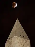 Image de l'éclipse de Lune au-dessus du Washington Monument.