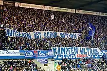 Banderole de soutien des supporters strasbourgeois à l'attention de leurs amis de Karlsruhe.