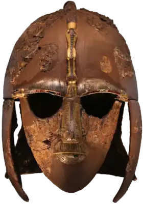 Le casque de Sutton Hoo reconstitué est exposé au British Museum.
