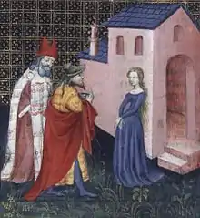 Un évêque et un homme habillé en rouge parlent à une femme en bleu devant une maison