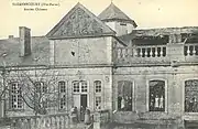 Carte postale du château en ruines.