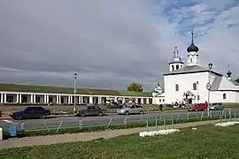 Vue de la place et de l'église de la Résurrection.