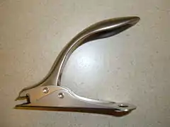 Ancienne dégrafeuse Swingline modèle 37201.