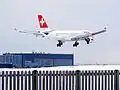 À 24-R, un atterrissage d'un Airbus A330-300 de Swiss (vol LX86).