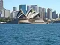 L'Opéra de Sydney et les gratte-ciels environnants.