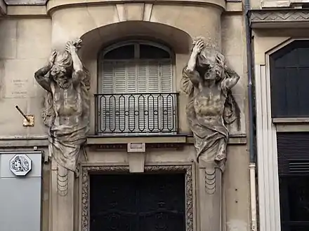 Atlantes (1905), Paris, façade du no 48 bis rue de Rivoli.