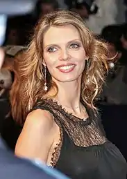 Sylvie Tellier, Miss Lyon 2001 et Miss France 2002.