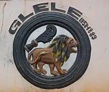 Symbole de Glèlè au mur de la place Goho à Abomey.