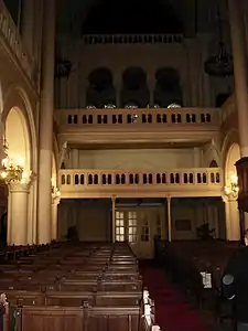 Intérieur de la synagogue- vue du côté de l’entrée