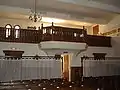 Intérieur de la synagogue ashkénase. Vue sur la galerie des femmes.