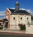 Vue de profil de la synagogue d'Arcachon.