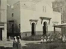 Relève de la garde devant la synagogue d’Alger pendant les émeutes de 1898.